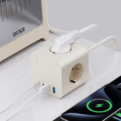 รางปลั๊กไฟของสหภาพยุโรปพร้อมช่องจ่ายไฟ AC PD USB 3 25W