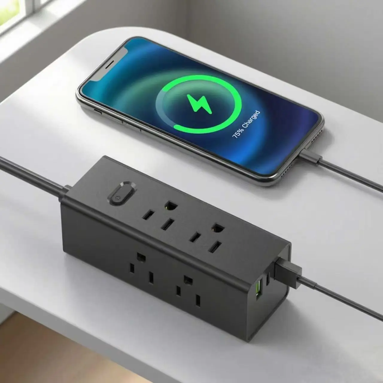 รางปลั๊กไฟของสหรัฐอเมริกาพร้อมปลั๊กต่อ USB แบบแบนสำหรับเดินทาง